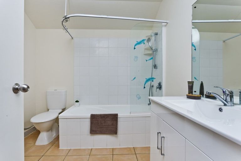 Photo of property in 3/26 Pannill Place, Oteha, Auckland, 0632