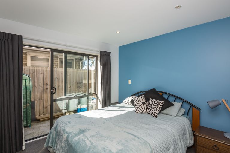 Photo of property in 2/450 Barbadoes Street, Edgeware, Christchurch, 8013