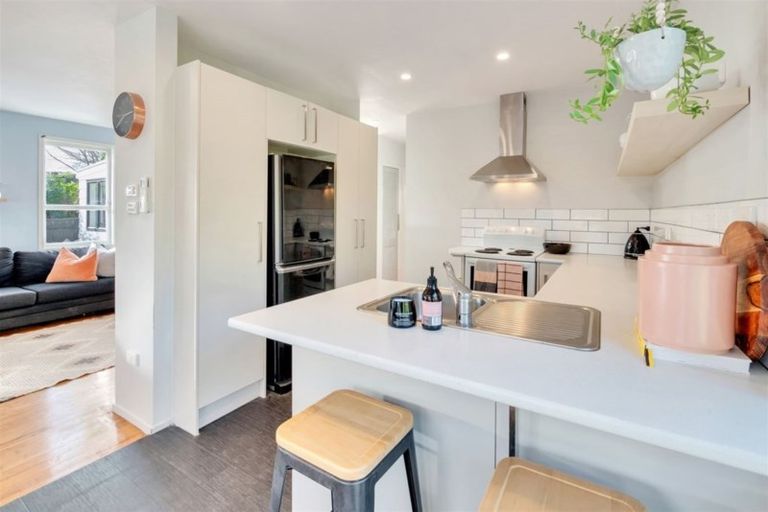 Photo of property in 48 Sylvan Crescent, Te Atatu South, Auckland, 0610