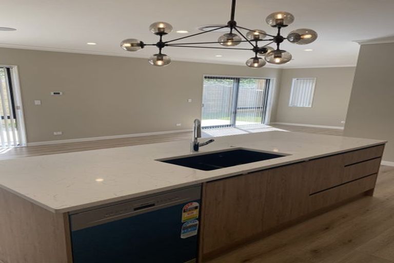 Photo of property in 30 Godfrey Drive, Orewa, 0931