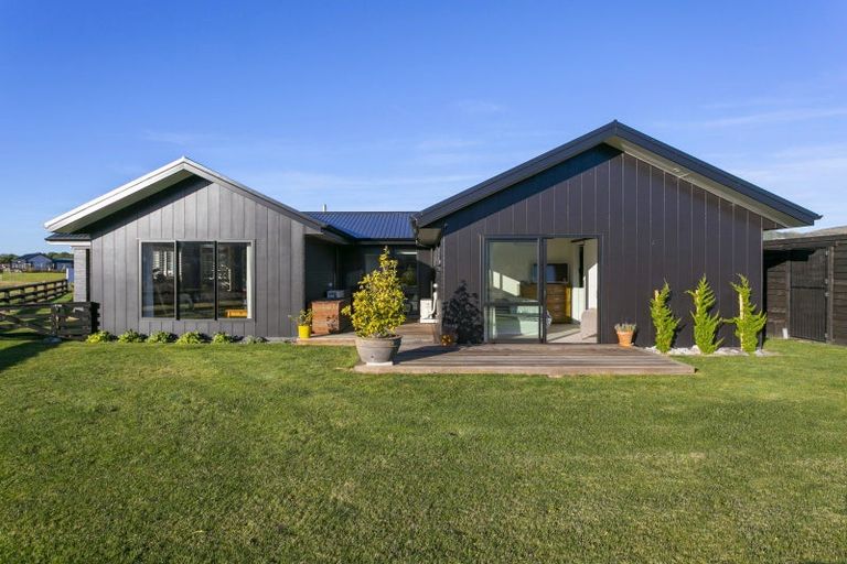 Photo of property in 14 Seven Oaks Drive, Kinloch, Taupo, 3377