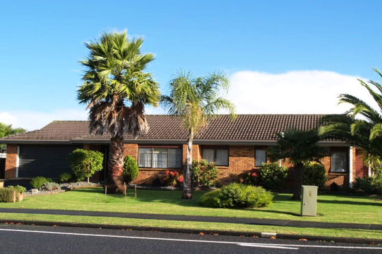 Photo of property in 2/55 Golfland Drive, Golflands, Auckland, 2013