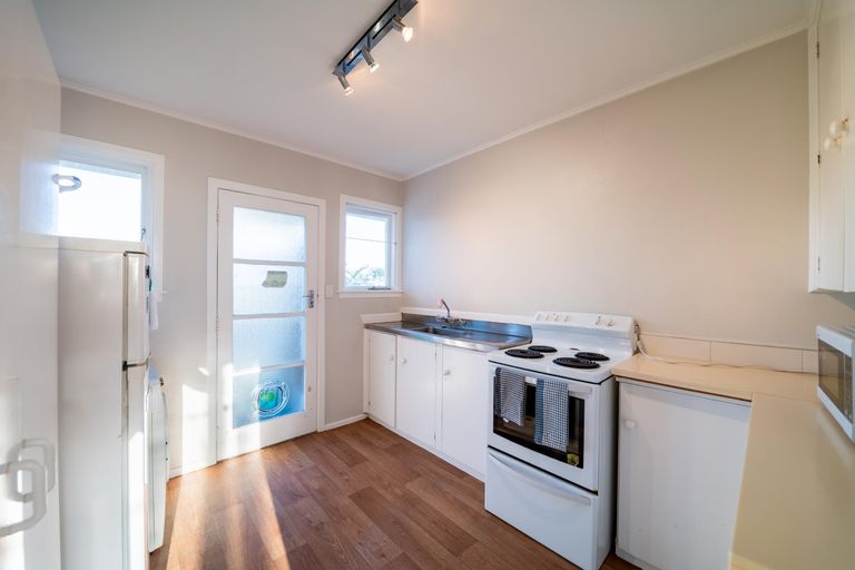 Photo of property in 2/8 Jennifer Place, Papatoetoe, Auckland, 2025