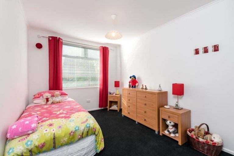 Photo of property in 15 York Road, Titirangi, Auckland, 0604