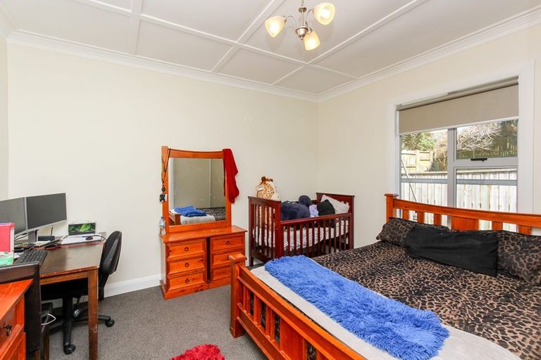 Photo of property in 14 Calvert Road, Moturoa, New Plymouth, 4310