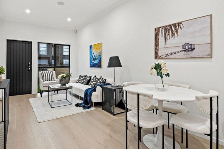 Photo of property in 75 Titirangi Road, New Lynn, Auckland, 0600