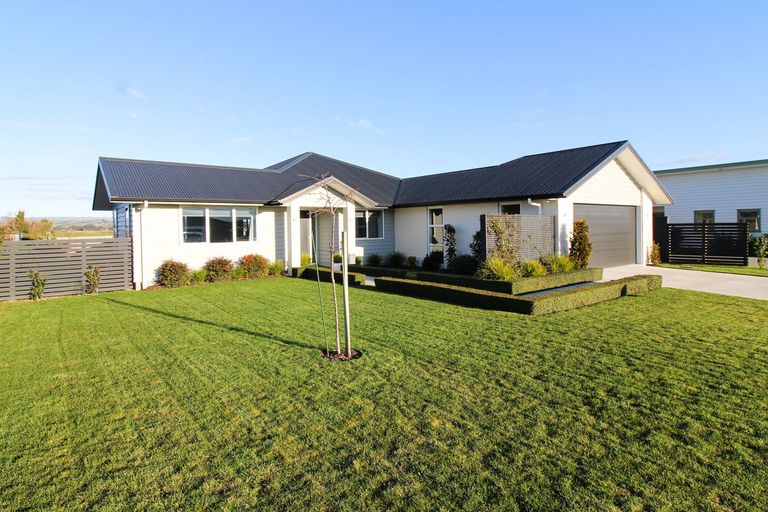 Photo of property in 28 Feist Street, Carterton, 5713