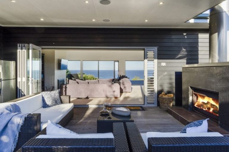 Photo of property in 22 Wonderview Road, Leigh, 0985