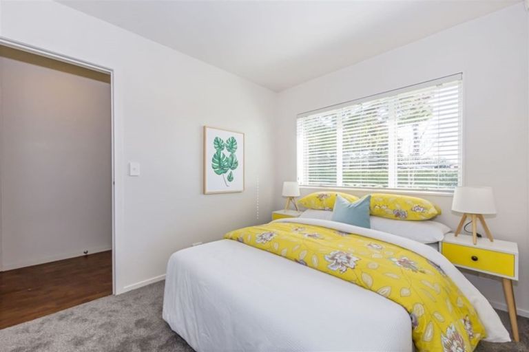 Photo of property in 69 Buscomb Avenue, Henderson, Auckland, 0610