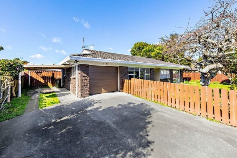 Photo of property in 2/8 Parera Place, Papatoetoe, Auckland, 2025