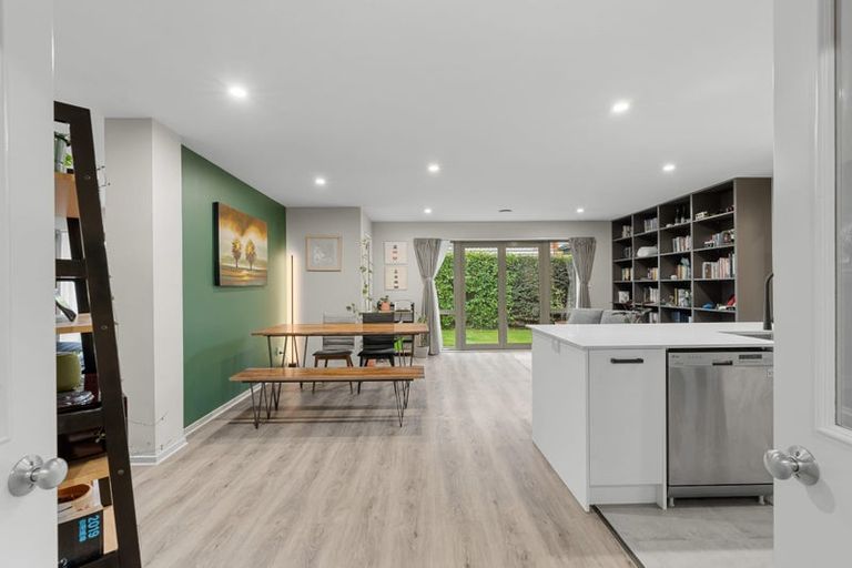 Photo of property in 8 Providence Place, Redwood, Christchurch, 8051