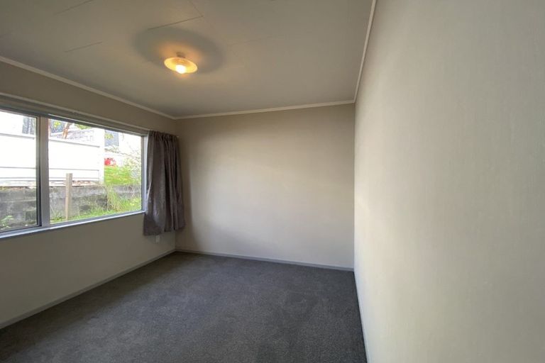 Photo of property in 4 Euclid Street, Vogeltown, New Plymouth, 4310