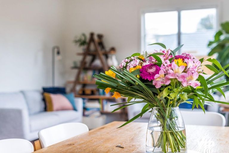 Photo of property in 11 Lyndfield Lane, Newlands, Wellington, 6037