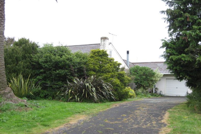 Photo of property in 11 Young Crescent, Drury, 2113