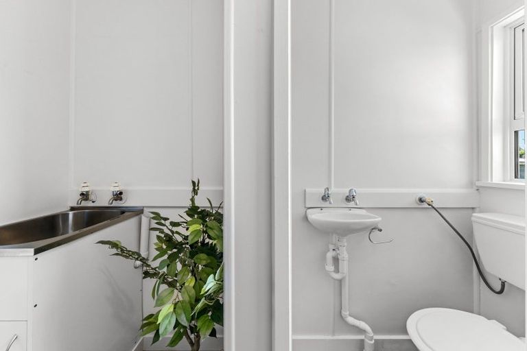 Photo of property in 43a Wallace Place, Westown, New Plymouth, 4310