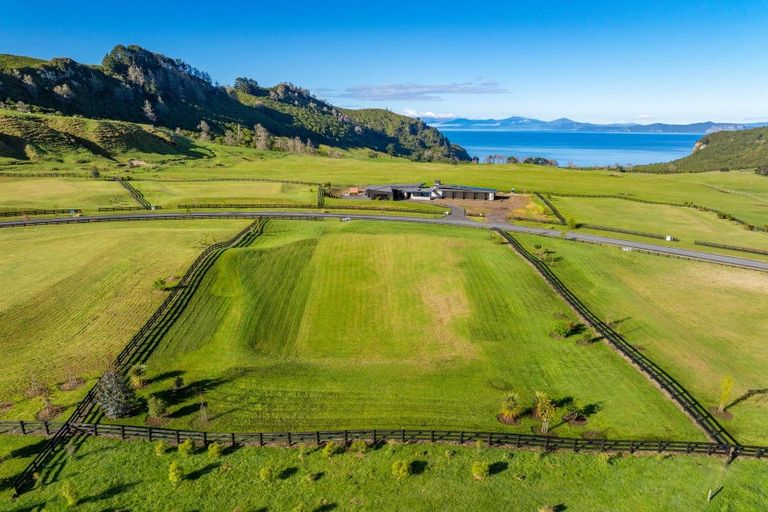 Photo of property in 1 Taumata Rise, Acacia Bay, 3385