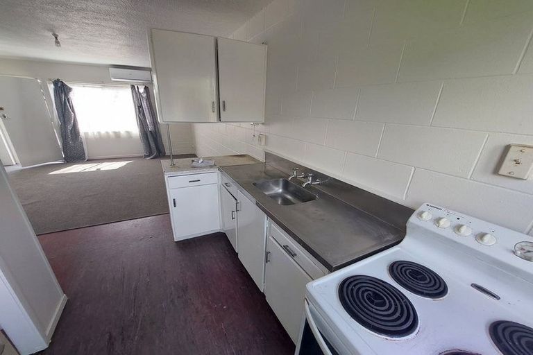 Photo of property in 2/90 Kenderdine Road, Papatoetoe, Auckland, 2025