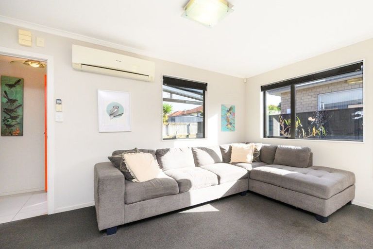 Photo of property in 18 Galea Grove, Kelvin Grove, Palmerston North, 4414