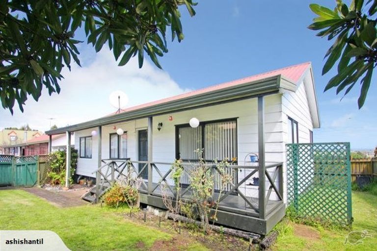 Photo of property in 2/14 Leven Lane, Totara Heights, Auckland, 2105