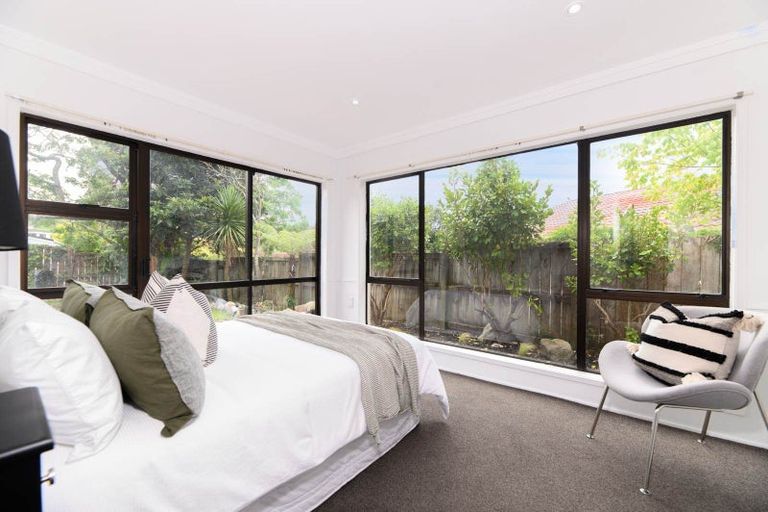 Photo of property in 7 Valdese Rise, Browns Bay, Auckland, 0630