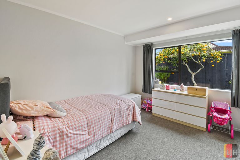 Photo of property in 1 Coulthard Terrace, Opaheke, Papakura, 2113