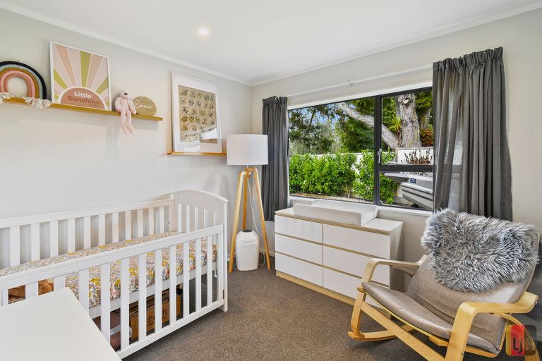 Photo of property in 1 Coulthard Terrace, Opaheke, Papakura, 2113