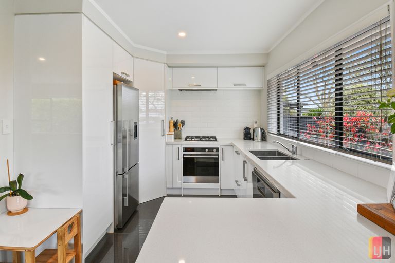 Photo of property in 1 Coulthard Terrace, Opaheke, Papakura, 2113