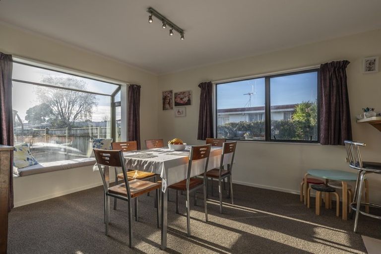 Photo of property in 4 Oak Avenue, Nawton, Hamilton, 3200