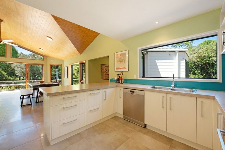 Photo of property in 15 Catley Road, Te Horo, Otaki, 5582