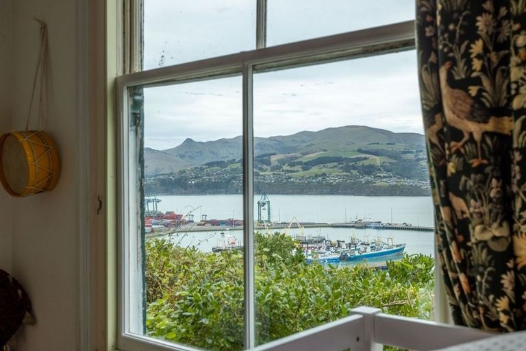 Photo of property in 2 Shackleton Terrace, Lyttelton, 8082