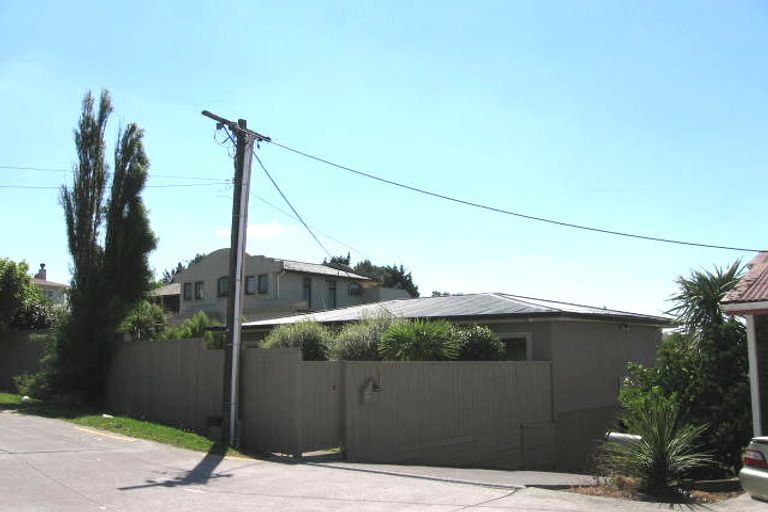 Photo of property in 1/879 East Coast Road, Northcross, Auckland, 0632