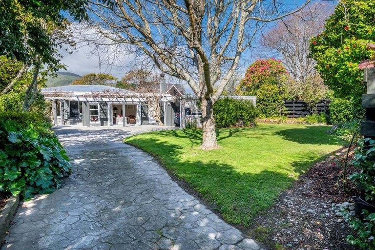 Photo of property in 5a Ngarara Road, Waikanae, 5036