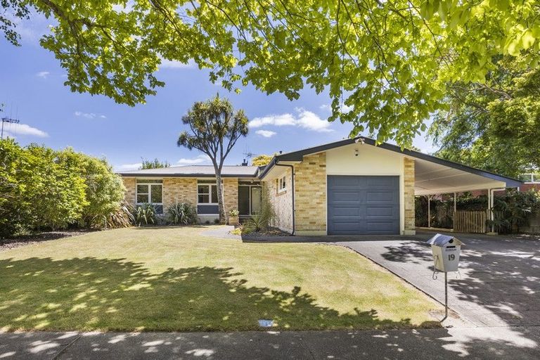 Photo of property in 19 Surrey Crescent, Hokowhitu, Palmerston North, 4410