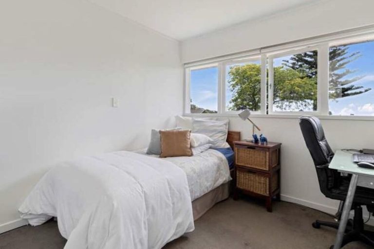 Photo of property in 2 Pine Hill Crescent, Browns Bay, Auckland, 0630