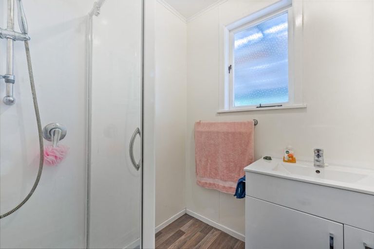 Photo of property in 25 Lowtherhurst Road, Massey, Auckland, 0614