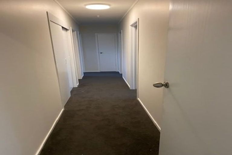 Photo of property in 2/111 Chivalry Road, Glenfield, Auckland, 0629