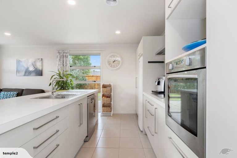 Photo of property in 12 Evelyn Place, Papamoa Beach, Papamoa, 3118