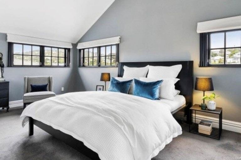 Photo of property in 18 Farm Road, Northland, Wellington, 6012