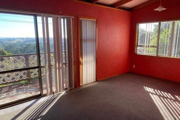 Photo of property in 6 Unity Road, Waitakere, Henderson, 0781