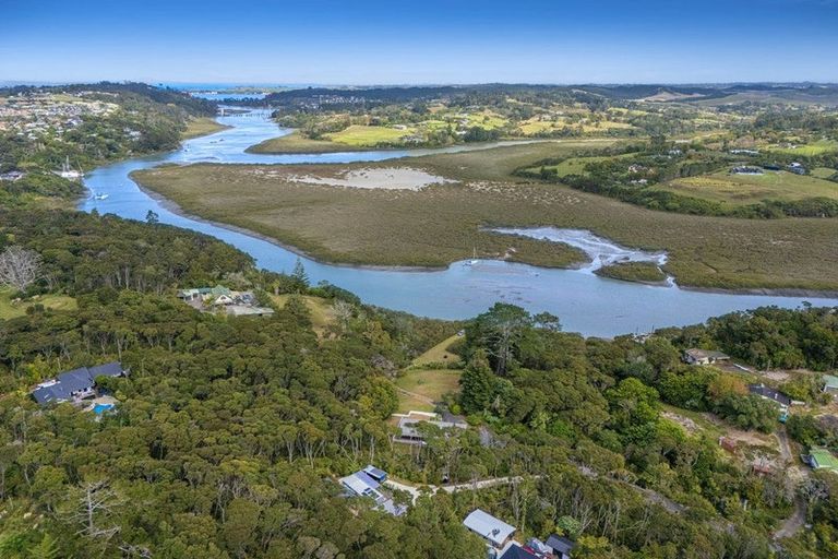 Photo of property in 12 Chenery Road, Red Beach, 0932