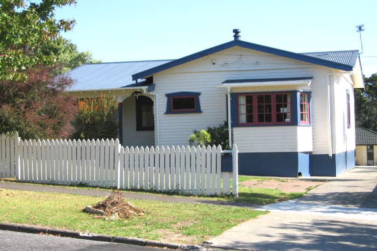 Photo of property in 35a Willerton Avenue, New Lynn, Auckland, 0600