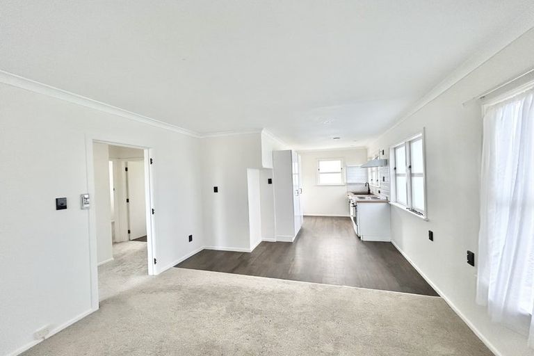 Photo of property in 32 Queenwood Road, Levin, 5510