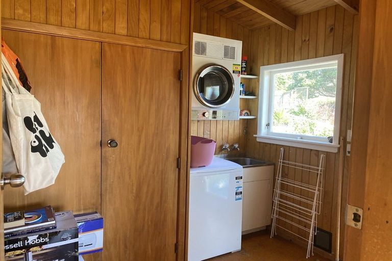 Photo of property in 6 Flaxmere Street, Waikanae Beach, Waikanae, 5036