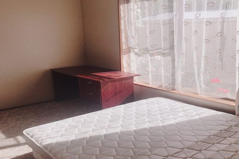 Photo of property in 28 Gibson Drive, Hornby, Christchurch, 8042