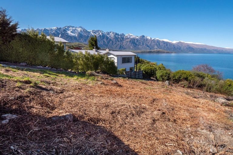 Photo of property in 64 Cedar Drive, Kelvin Heights, Queenstown, 9300