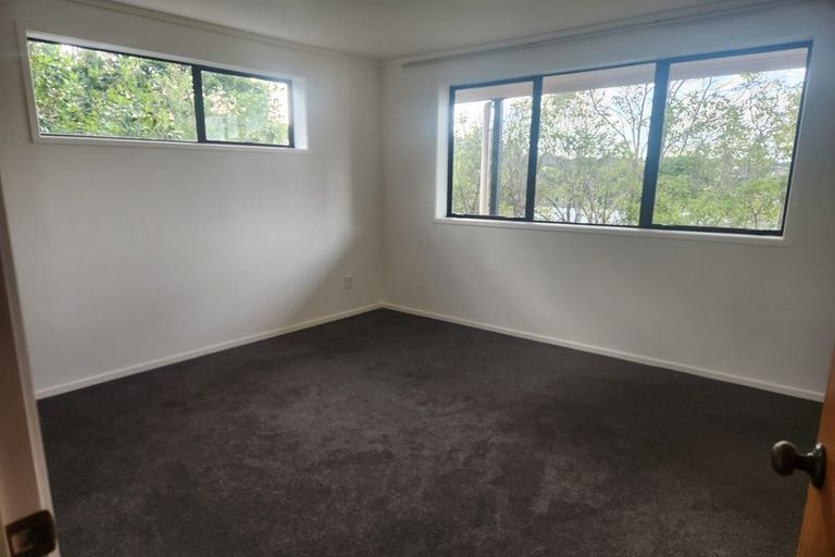 Photo of property in 2/84a Avonleigh Road, Green Bay, Auckland, 0604