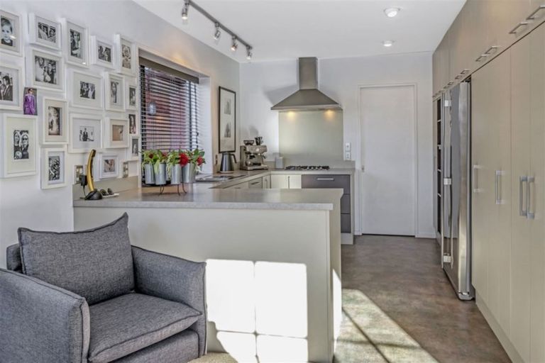 Photo of property in 100a Fendalton Road, Fendalton, Christchurch, 8014