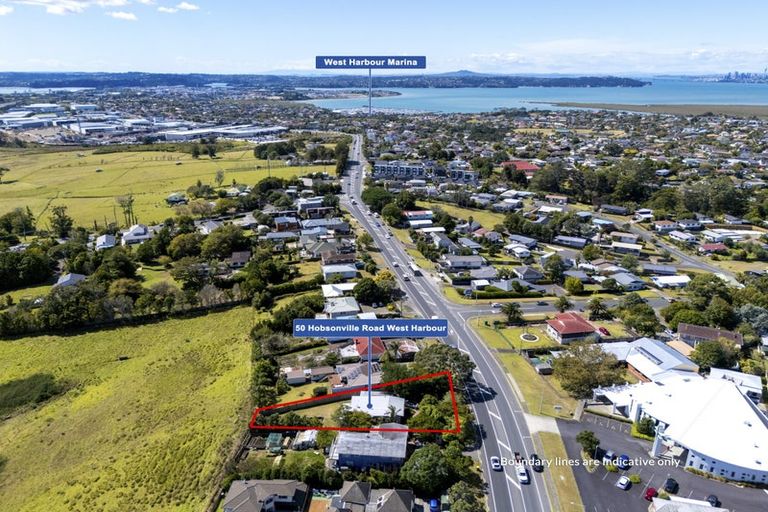 Photo of property in 50 Hobsonville Road, West Harbour, Auckland, 0618
