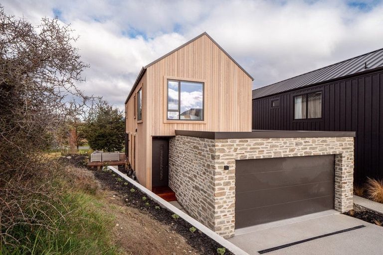 Photo of property in 13 Soudley Court, Jacks Point, Queenstown, 9371