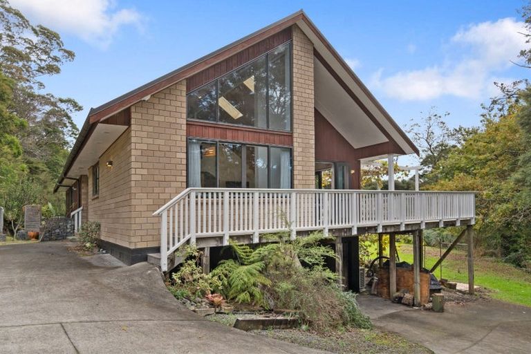 Photo of property in 140 Shaw Road, Oratia, Auckland, 0604